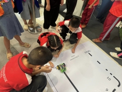 20240320065213.jpg - มอบเกียรติบัตรให้กับนักเรียนที่ได้รับรางวัลชมเชย จากการแข่งขัน Robot Contest ภายใต้โครงการอุตสาหกรรมแฟร์ ”Lampang Industrial Fair” ระดับประถมศึกษา | https://www.pongsanook.ac.th