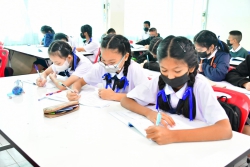 20230209030155.jpg - คณะผู้บริหารเยี่ยมชมและให้กำลังใจนักเรียนในการเตรียมความพร้อมก่อนการทดสอบทางการศึกษาระดับชาติขั้นพื้นฐาน O-NET สำหรับนักเรียนชั้นประถมศึกษาปีที่ 6 | https://www.pongsanook.ac.th