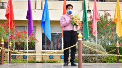 20230307004043.jpg - มอบช่อดอกไม้แสดงร่วมแสดงความยินดีต้อนรับพนักงานราชการเข้าสู่รั้วแดง-ดำ | https://www.pongsanook.ac.th